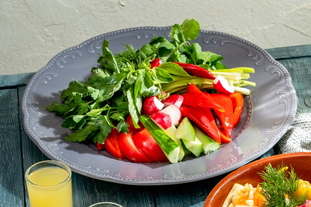 Овощная тарелка с сезонной зеленью