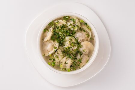 Пельмени с бульоном