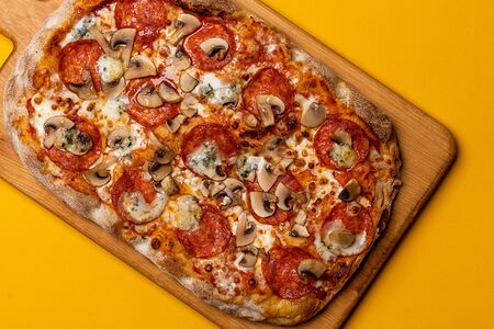 Римская пицца Трюфельная пепперони средняя