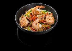 Удон с креветками в остром соусе