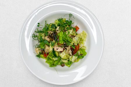 Микс салата с курицей и грибами