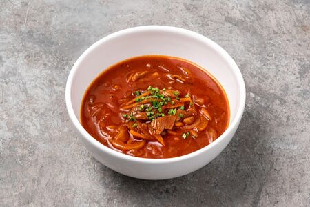 Густой суп с говядиной