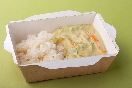 Цыпленок в сливочном соусе с рисом