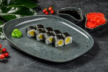 Маки с такуаном