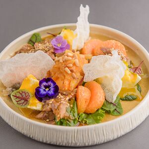 Теплый салат с уткой, моцареллой и цитрусовой мостардой