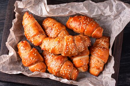 Рогалик пшеничный с чесноком и пряными травами