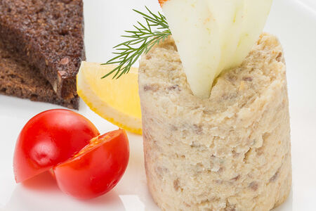 Форшмак с хлебными тостами