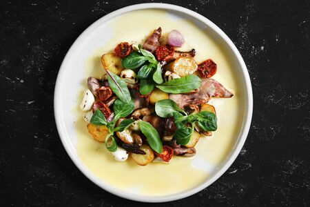 Язычки ягненка с белыми грибами