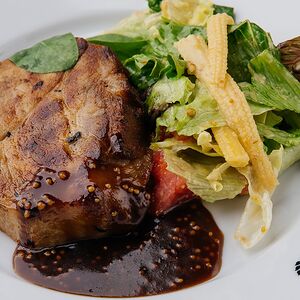 Стейк из cвинoй шеи