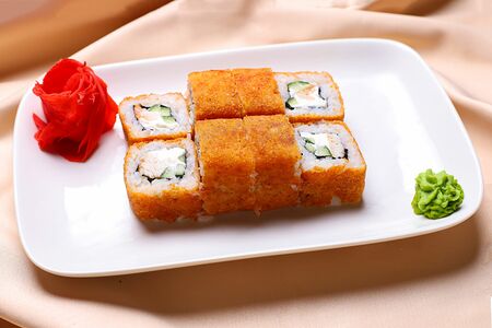 Горячий ролл Пинк сякэ маки рору