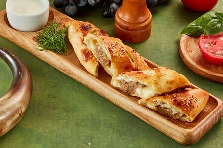 Люля-кебаб в слоеном тесте с сыром