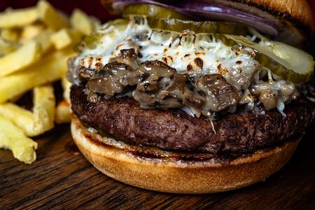 Бургер грибы и моцарелла