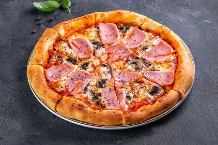 Пицца с ветчиной и сыром