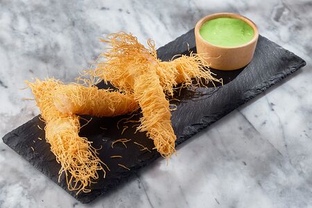 Креветки катаифи с соусом васаби