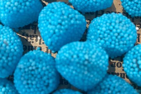 Ягоды в синей обсыпке