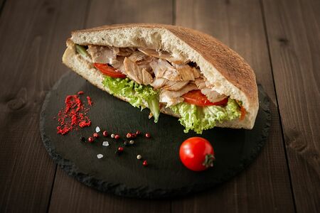 Шаурма в толстом лаваше