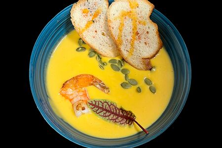 Крем-суп из тыквы с креветкой