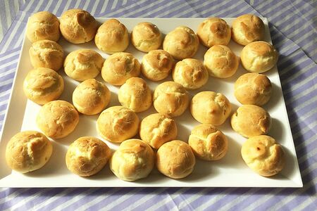 Профитроли с вареной сгущенкой