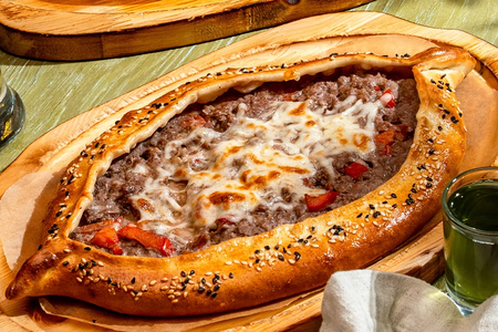 Хачапури с телятиной и хмели-сунели