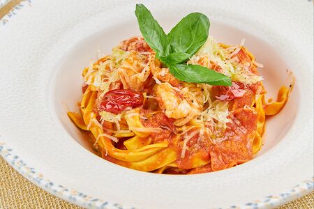 Паста с чоризо и креветкой