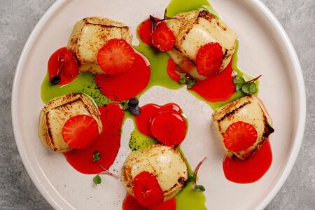 Сулугуни с персиками