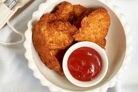 Куриные наггетсы с кетчупом