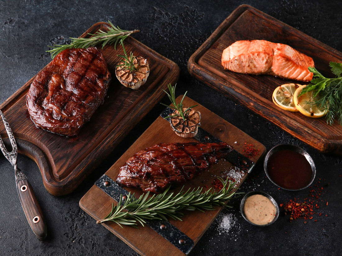 Steaks москва. Steak it easy Мясницкая. Steak it easy ресторан. Стейк в ресторане. Steak it easy блюда.