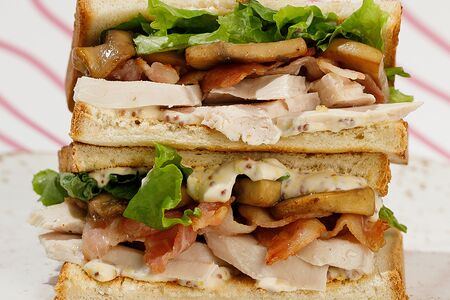 Сэндвич с курицей и грибами