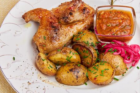 Цыпленок в медовой глазури с запеченным картофелем