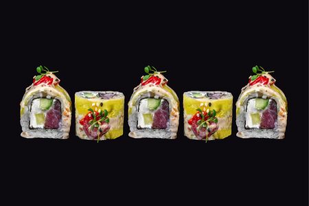 Ролл с авокадо и тунцом