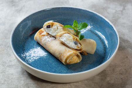 Блины с творогом и изюмом