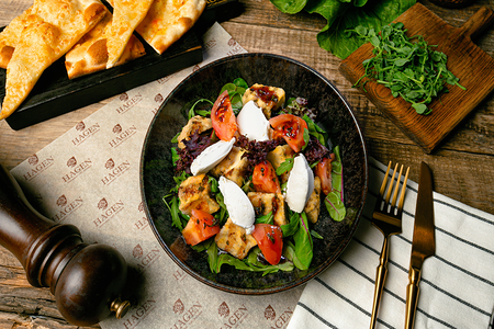 Салат с хрустящими баклажанами