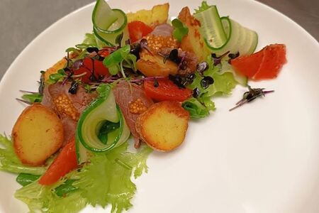 Салат с ростбифом и грейпфрутом