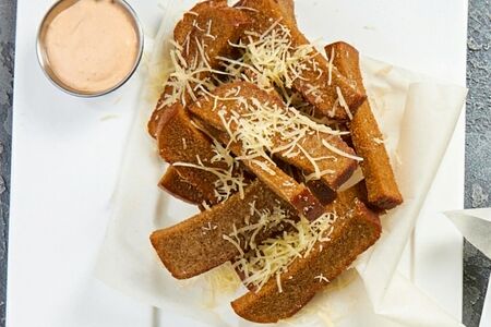 Гренки с фирменным соусом