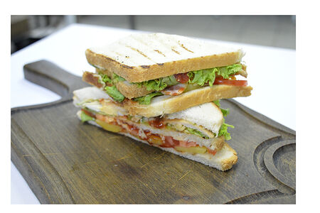 Клаб-сэндвич с картофелем фри