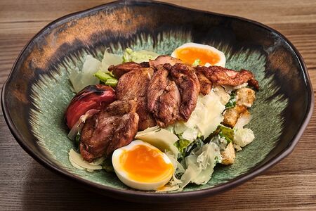 Салат Цезарь с курицей