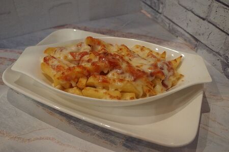 Картофель фри с сыром