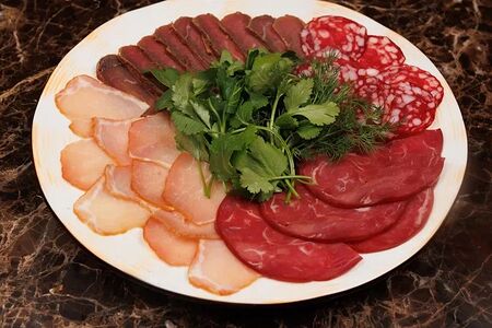 Мясная тарелка