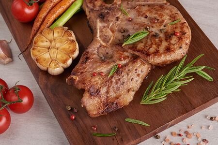 Стейк из cвинoй корейки