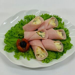 Рулетики из ветчины и сыра