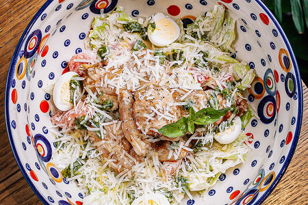 Салат с цыпленком на гриле