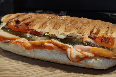 Сэндвич с копченой курицей Острый