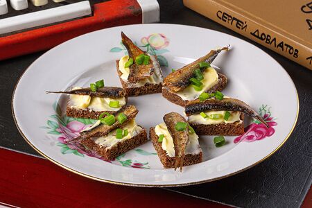 Бутерброды со шпротами