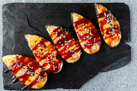 Мидии с соусом спайси