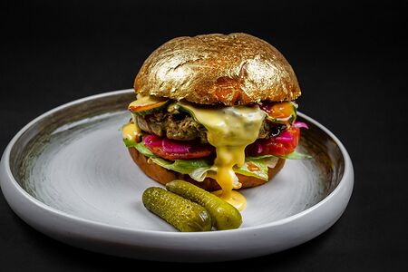 Бургер с телятиной