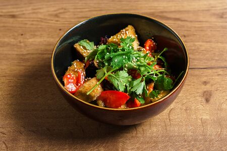 Салат с хрустящим баклажаном