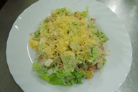 Салат Цезарь с курицей