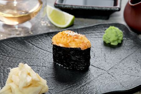 Запеченные суши с тунцом