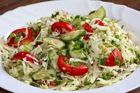Салат со свежей капустой