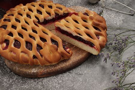 Пирог с брусникой 